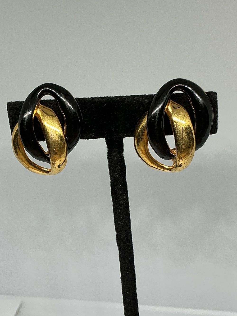 Vintage Black Enamel & Gold Tone Love Knot Clip On Earrings Signed Napier